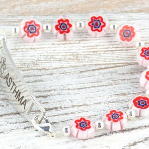 Pulsera de reloj elástica con cuentas intercambiables de cristal rojo roto • Pulsera de identificación médica • Hebra única • Joyería hecha a mano imagen 2