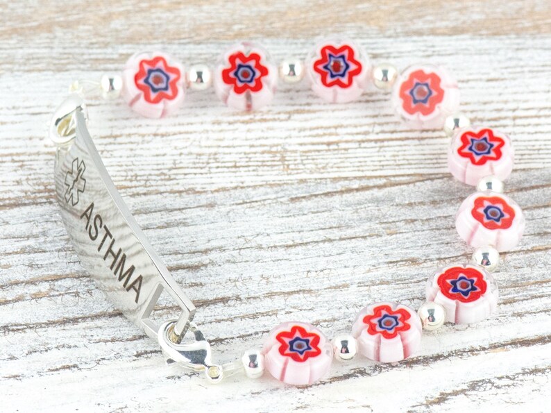 Pulsera de reloj elástica con cuentas intercambiables de cristal rojo roto • Pulsera de identificación médica • Hebra única • Joyería hecha a mano imagen 2