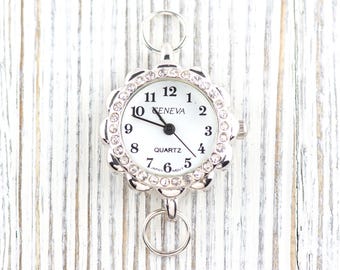 Reloj con esfera blanca y diseño de flor plateada con incrustaciones de diamantes de imitación • Reloj para manualidades con cuentas • Creación de joyas • Analógico • Incluye bucles y batería