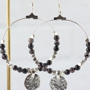 Zwarte keizerlijke jaspis oorringen met zilveren munt • Edelsteensieraden • Boho-hangoorbellen • Sieraden Cadeau voor haar afbeelding 4