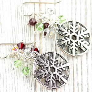 Pendientes de copo de nieve, pendientes navideños hechos a mano, cristal de Swarovski, joyería navideña imagen 2