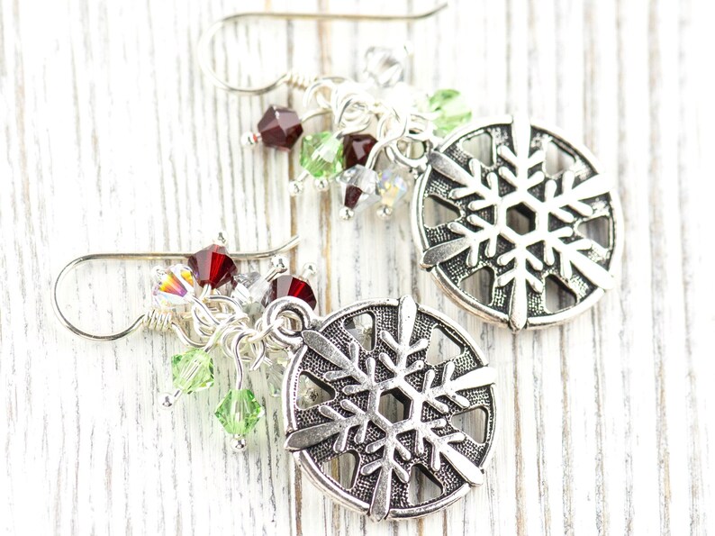 Pendientes de copo de nieve, pendientes navideños hechos a mano, cristal de Swarovski, joyería navideña imagen 2