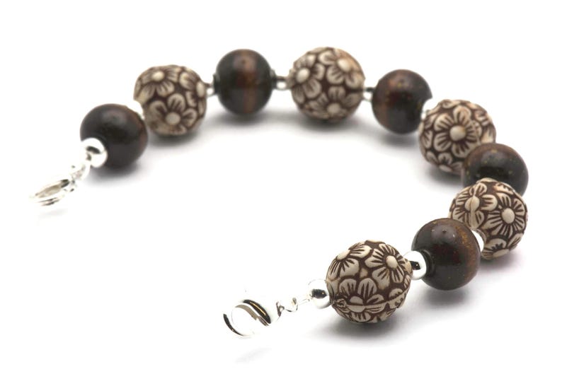 Amberkleurige, elastische, verwisselbare kralenarmband met bloemenmotief • Medische ID-armband • Horlogeband voor dames afbeelding 4
