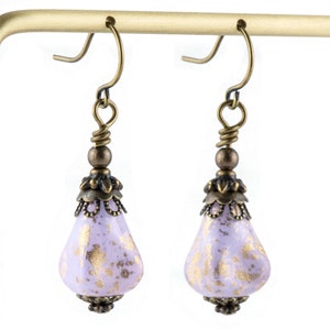 Purple Rain Messing-Ohrringe • Naturinspirierter Schmuck • Handgemachte Ohrringe für Frauen • Herbstgeschenke Bild 4