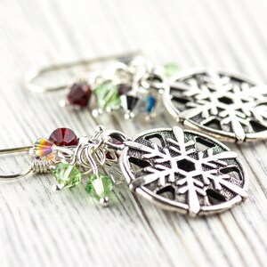 Pendientes de copo de nieve, pendientes navideños hechos a mano, cristal de Swarovski, joyería navideña imagen 1