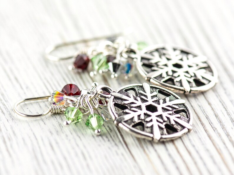 Pendientes de copo de nieve, pendientes navideños hechos a mano, cristal de Swarovski, joyería navideña imagen 1