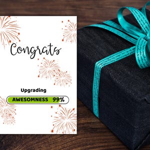 Carte de voeux avec le message « Upgrading awesomness » | Téléchargement numérique instantané | Carte imprimable | Carte de voeux et de motivation |