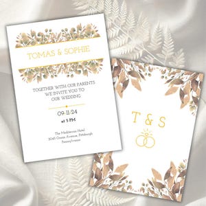 Könnte beinhalten: Hochzeitseinladung mit einem Aquarell-Blumendesign in Braun- und Goldtönen. Die Einladung lautet "Tomas & Sophie" und enthält das Datum und die Uhrzeit der Hochzeit sowie den Ort. Die zweite Karte zeigt die Initialen "T&S" mit einem goldenen Ringdesign.