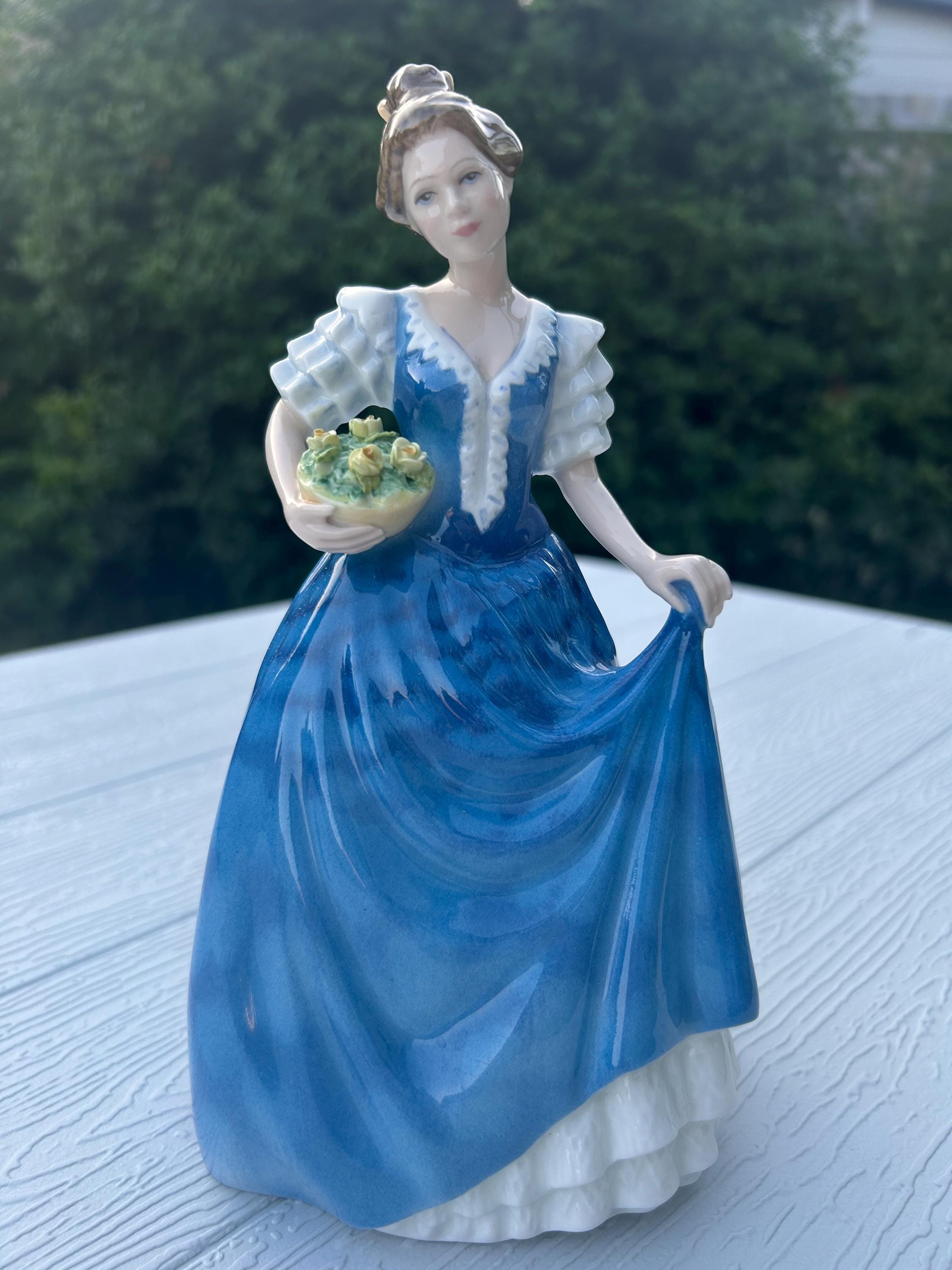 ロイヤルドルトン 『HELEN』 HN 3601 フィギュリン 陶器人形 ロイヤルドルトン 『HELEN』 HN 3601 フィギュリン 陶器人形 ロイヤル