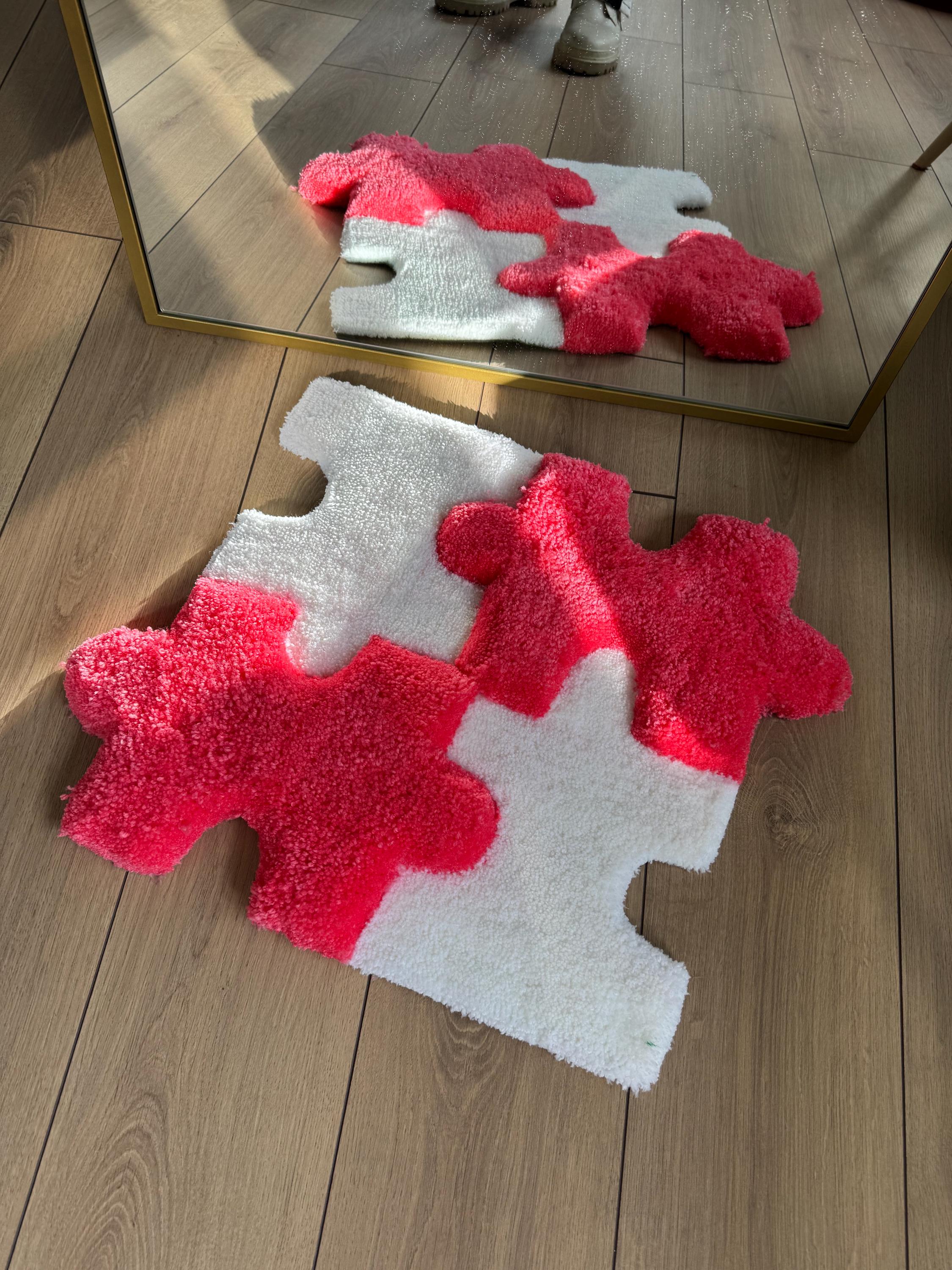 パステルローズピンクのスモールラグ　No.473 パズルピース 3D ふわふわハンドメイドタフテッドラグ、ピンクのラグ