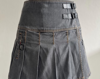 Burberry pleated grey mini skirt
