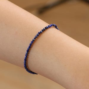Fint lapis lazuli-armband, 2 mm ädelstenssmycke, vänskapsgåva