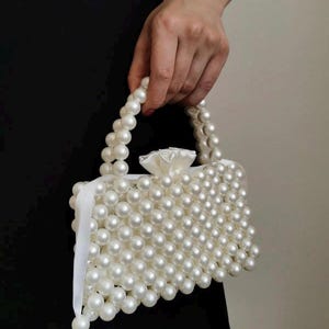 Clutch de perlas con forro extraíble: hecho a mano y versátil.