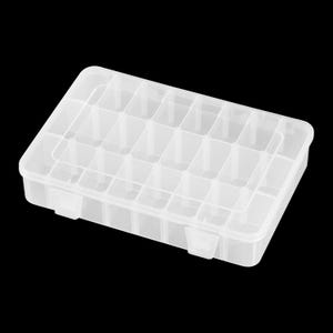 Pode incluir: Uma caixa organizadora de plástico transparente com vários compartimentos. A caixa retangular tem uma tampa articulada e uma série de pequenas secções quadradas no interior. Ideal para guardar pequenos objetos como contas ou joias.