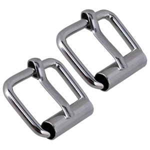 Könnte beinhalten: Zwei glänzende, silberfarbene Metallschnallen. Jede Schnalle hat einen rechteckigen Rahmen, einen Mittelsteg und eine Rolle. Diese Schnallen sind für Gürtel oder Riemen konzipiert.