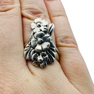 Vintage Sterling Silver Flower Floral Mold Ring Size 7 8.2 Grams Ornate Statement