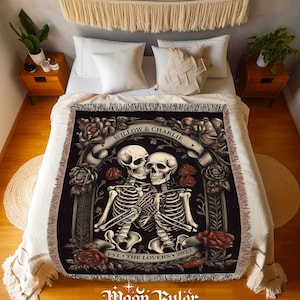 Personalized The Lovers Skeleton Couple Woven Blanket Gothic Couple Skull Tapestry Wedding-Anniversary Gift with Dark Romance Floral Design