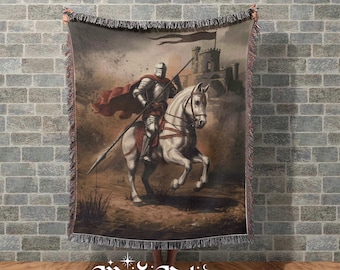 Manta decorativa estilo tapiz con diseño de caballero medieval, caballo y castillo - Estilo cottagecore oscuro - Decoración histórica vintage