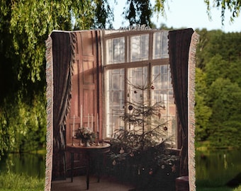 Manta navideña vintage con ventana, árbol y velas. Decoración acogedora para las fiestas de invierno. Árbol de Navidad vintage. Decoración navideña de invierno.