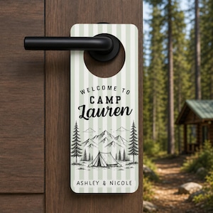 Personalisierte Bachelorette Türschild Bach Party Türschild Camp Bach Türschild Wochenende Mädchen Ausflug Glamping Bach Hochzeit Reserviertes Zimmer Zeichen