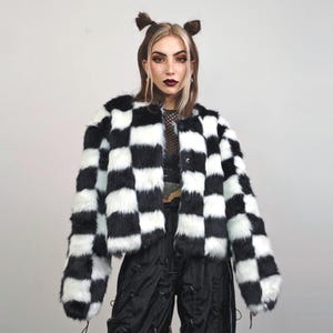 SKA krata sztuczne futro płaszcz czarno-biały w kratkę bez kołnierza kurtka w stylu lat 90. skrócona bomberka grunge puszysty festiwal odzież wierzchnia burning man