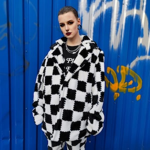 Płaszcz w kratę, sztuczne futro, biały, czarny, kurtka w kratę, bomberka SKA, odpinane rękawy, ręcznie robiony, puchowy, festiwal Coachella, polar