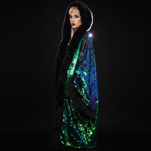 Glittrig ravekappa grön paljett fuskpälskappa festivaljacka smaragdgrön Iridescent Burner duster glitter Playa överrock EDM partyytterkläder