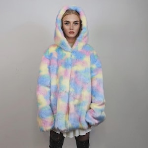 This coat is wearable bliss and pure dopamine dressing! The fluffy tie-dye fleece provides maximum winter warmth and a plush, shaggy texture. Its pastel rainbow blend is ideal for a "Doll Core" aesthetic or standing out on the Playa. This gender-fluid overcoat is your go-to for unique festival wear, blending the comfort of a puffer with the spirit of a raver bomber. The essential pink blue layer for your most whimsical going out looks.