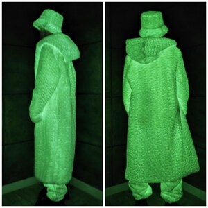 This UV Reactive Parka is the ultimate Cyber Rave statement. Designed for high-impact visibility at warehouse parties and outdoor Festivals, the Bioluminescent effect ensures you stand out in the dark. It features a deep hood for that mysterious "afterhours" look. Pro Tip: Keep the glow strong by standing near a blacklight for a few minutes to "recharge" your brightness throughout the night. Essential gear for Hardstyle, Industrial, and Trance fans.