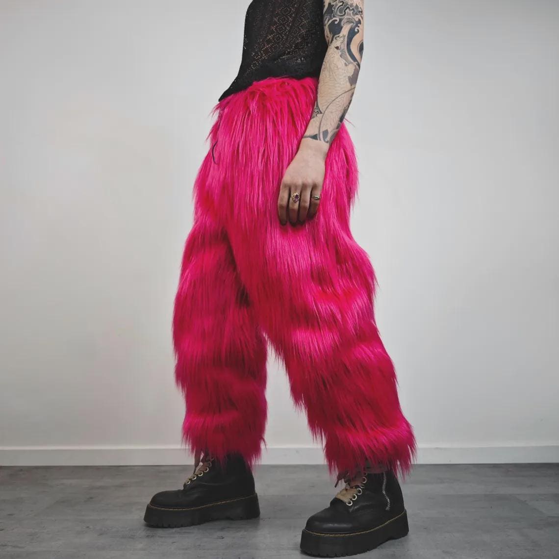 Faux Fur Capri Shorts off White Shaggy Cropped Trousers Oil Wash