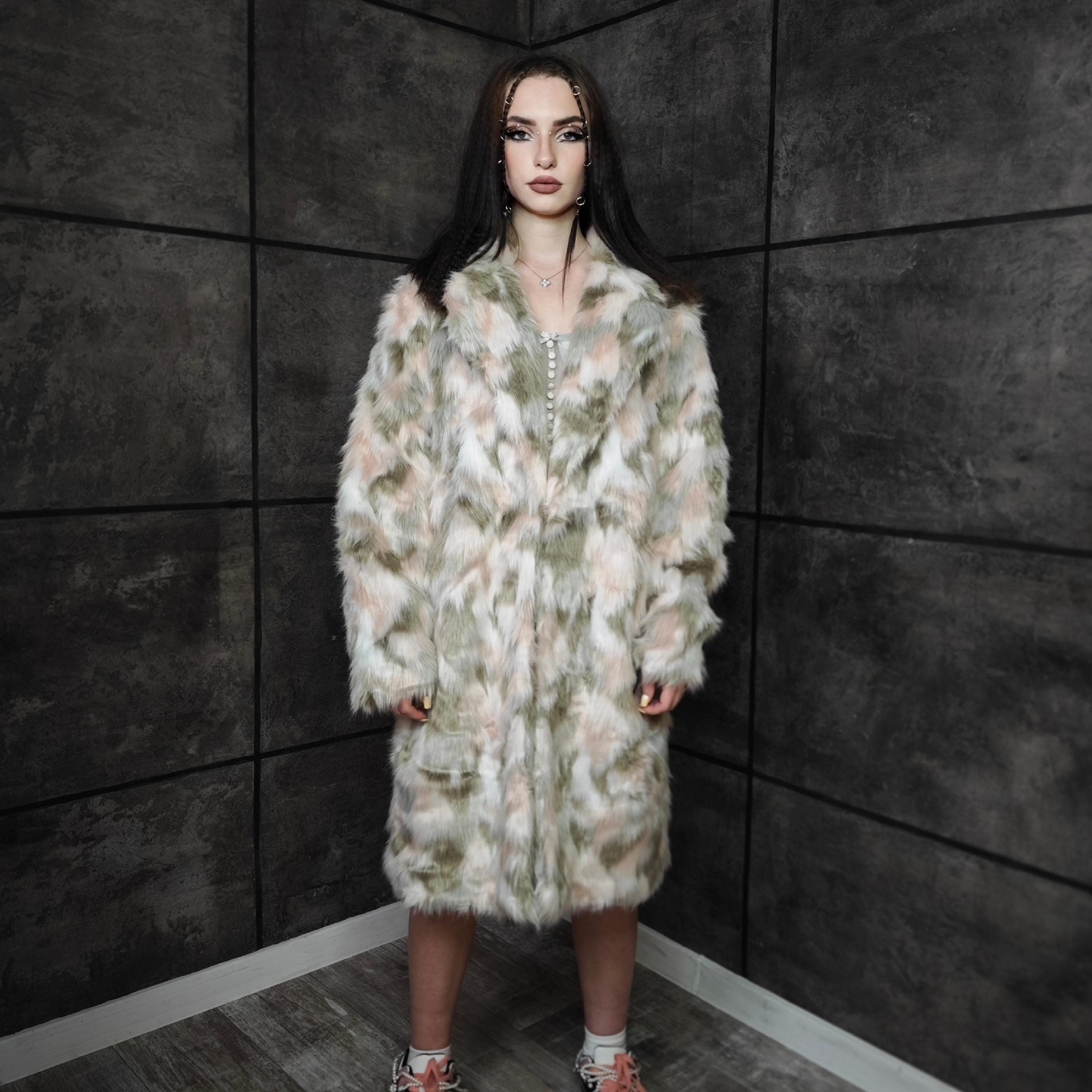 【FoxyFoxy】su_do 2way coat「fluff camo」 Camouflage Furry Jacket, Unisex Festival Coat, Green Pink Camo