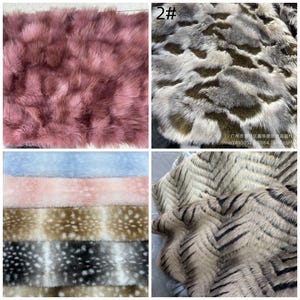 Può includere: Un collage di tessuti in finta pelliccia in vari modelli e colori. In alto a sinistra è presente una pelliccia folta di colore rosa intenso. In alto a destra è presente un motivo screziato grigio e marrone. La fila in basso mostra un design a strati con motivi blu, rosa e maculati e una pelliccia a spina di pesce.
