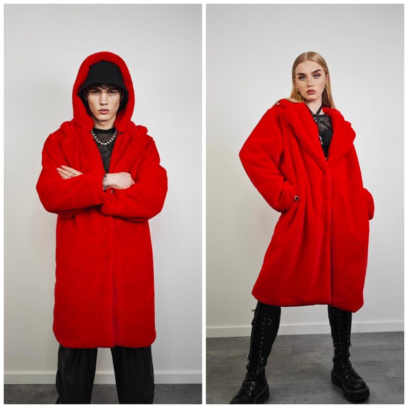 Lila fuskpälskappa med huva, mjuk fleecehuva, lyxig fluffig jacka, pastellglamorösa ytterkläder, mysig fluffig outfit, luddigt festivalträningsset bild 9