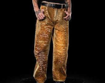 Braune Jeans mit Schlangenprint, Baggy Krokodil Denim Hose, Reptil Eidechsen Muster Hose mit weitem Bein, Vintage Wash Y2K Grunge Streetwear