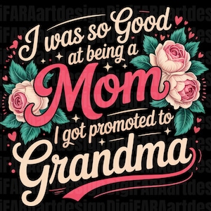 Peut inclure: Graphisme noir avec le texte "J'étais si bonne en tant que maman, j'ai été promue grand-mère". Le design comprend des roses roses, des feuilles vertes et de petits cœurs.