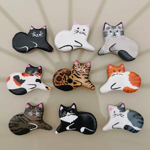 Small Handmade Cat Magnet | Fridge Clay Magnet | Cat Magnet Hand Painted Home gift for her | Cat mom gift | Cute cat decor | Cat Lover Gifts