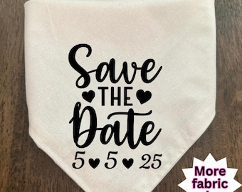 Peut inclure: Bandana en coton blanc avec un texte noir qui dit "Save the Date 5 5 25".