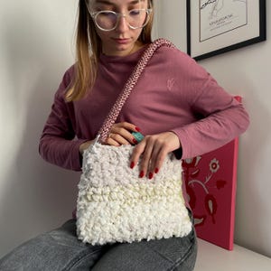 Handgemachte, recycelte Häkeltasche - umweltfreundliche Boho Puffy Geldbörse