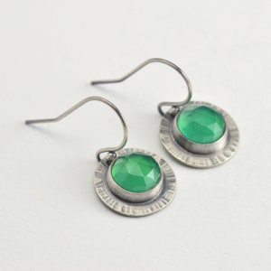 green onyx rose cut hammered circle sterling silver earrings