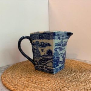 Vintage Rington’s Ltd. Tea Merchants water jug/pitcher with Blue Willow pattern (Newcastle upon Tyne)