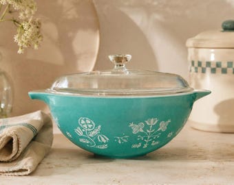 Vintage Pyrex Needlepoint 443 Cinderella skål, turkos broderi 2,5 qt skål med lock, 1958 Promo Pyrex