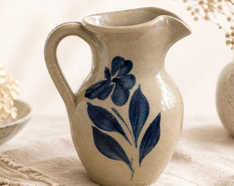 ヴィンテージ ウィリアムズバーグ陶器 クリーマー ブルーフローラル ソルトグレーズ ピッチャー 4.5インチ ファームハウス コテージ キッチン装飾