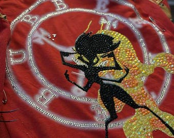 Decorazione con pietre di rinoceronte da aggiungere al gilet personalizzato (dettagli)