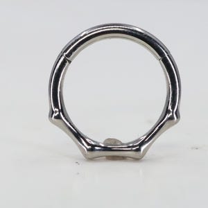 Titane ASTM F136 (cl102) Arceau à charnière en bambou 1,2 mm (16ga) Convient pour le lambi, le cartilage, le septum, l'hélice, le lobe et la tour