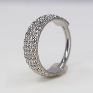 Titanium ASTM F136 (cl81) Hammered, Dimpled Metal Pattern hinged hoop 1.2mm (16ga) Suitable for Conch, Helix, Cartilage, Tragus, Lobe