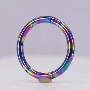 Titânio ASTM F136 Anodizado "Rainbow" estilo óleo manchado Clicker, arco articulado 1,2 mm-1,6 mm (16g-14ga) septo, concha, daith, cartilagem, torre