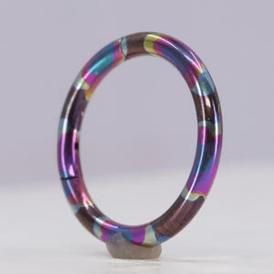 Titânio ASTM F136 Anodizado "Eerie" estilo óleo manchado Clicker, arco articulado 1,2 mm-1,6 mm (16g-14ga) septo, concha, daith, cartilagem, torre
