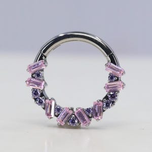 Titanium ASTM F136 (cl139) Roze scharnierring met meerdere zirkonia's 1,2 mm (16ga) Geschikt voor Daith, Helix, Cartilage, Septum, Rook, Lobe