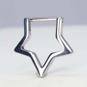Titanium ASTM F136 (cl129) Star Clicker, scharnierende ring 1,2 mm (16ga) Geschikt voor conch, kraakbeen, septum, helix, lob, toren