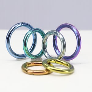 Aro con bisagra de titanio ASTM F136, de 1,2 mm a 1,6 mm (16 g a 14 ga), apto para tabique, caracola, daith, cartílago, torre, hélice y lóbulo.